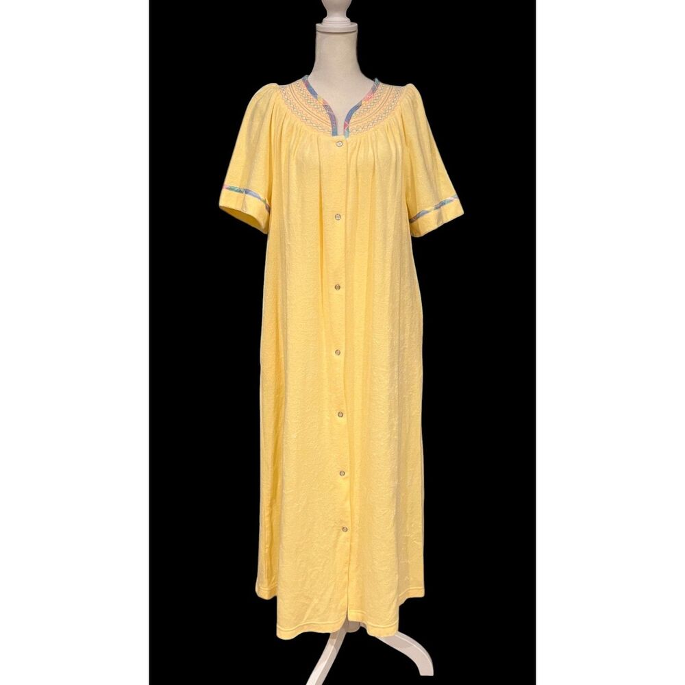 LEISURE LIFE Vtg Yellow Housecoat Robe Short Sleeve Snaps Pockets Sz PM
